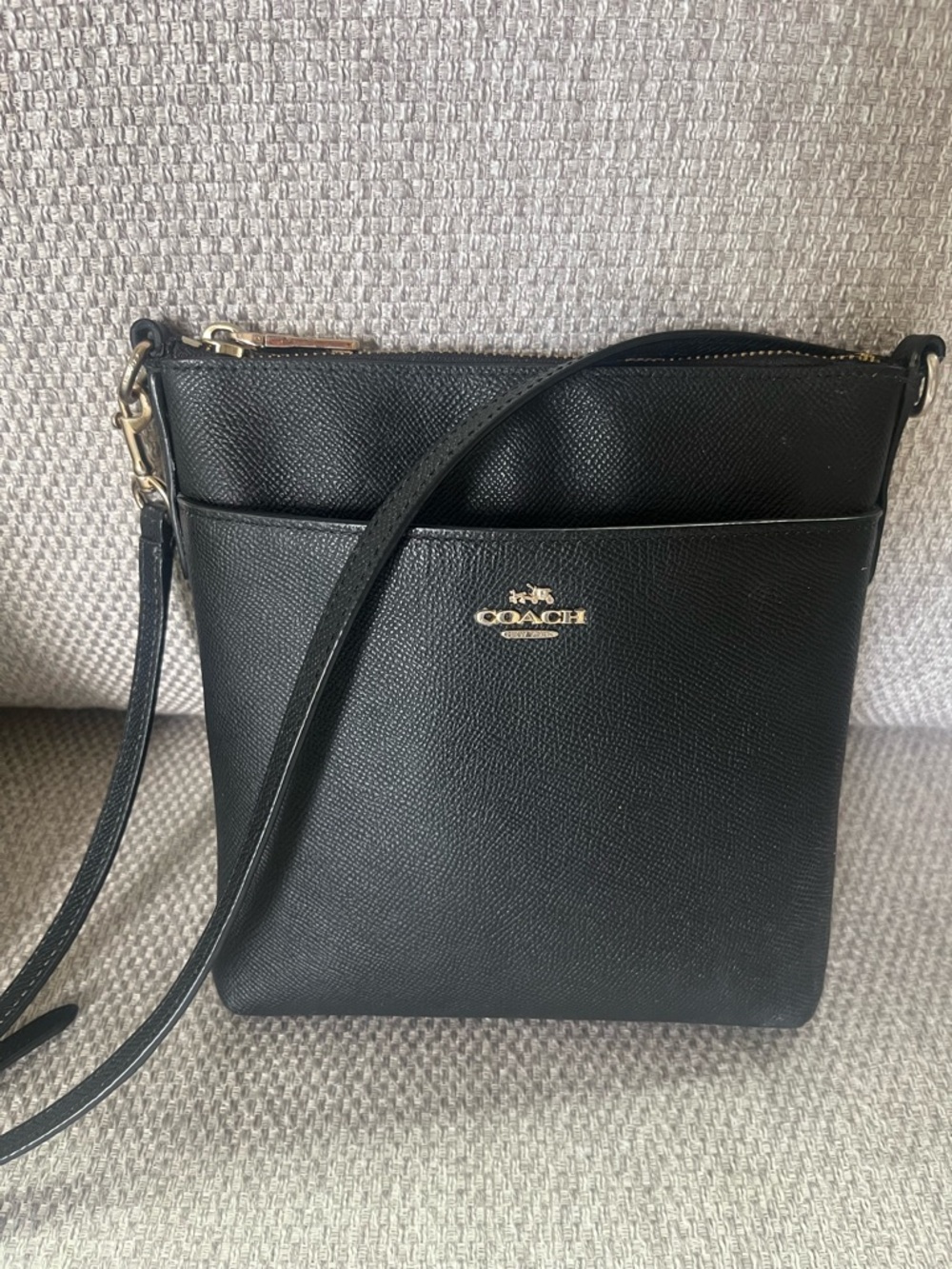 Coach Kitt Messenger Crossbody Crossgrain Leather Bag in Black w. Gold Hardware
